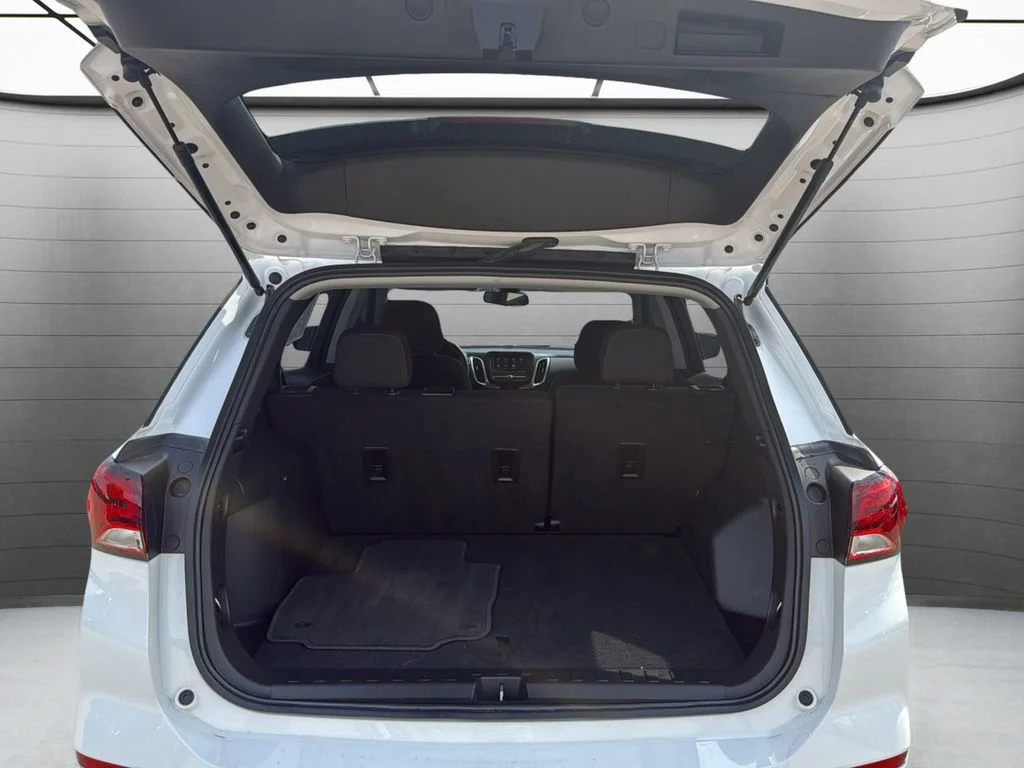 Used 2022 White Chevrolet LT image 35