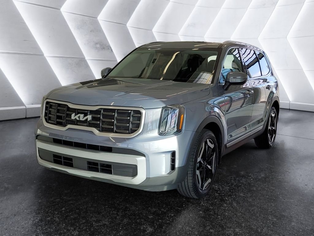 Certified Used 2024 Silver Kia S image 3
