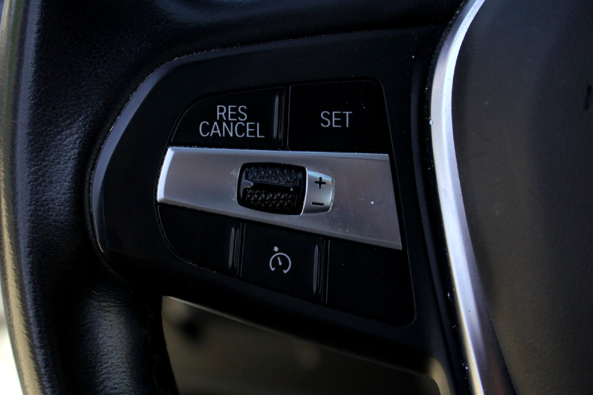 Used 2021 Glacier Silver Metallic BMW sDrive30i image 12