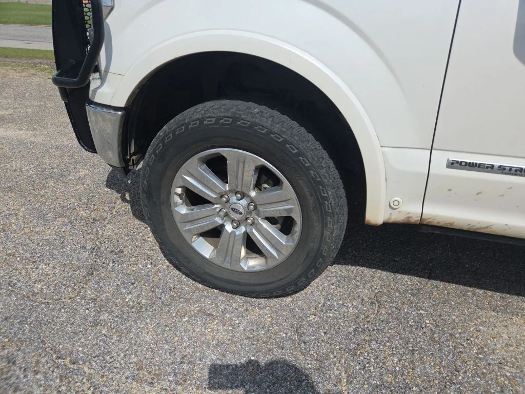 Used 2018 White Ford Lariat image 24