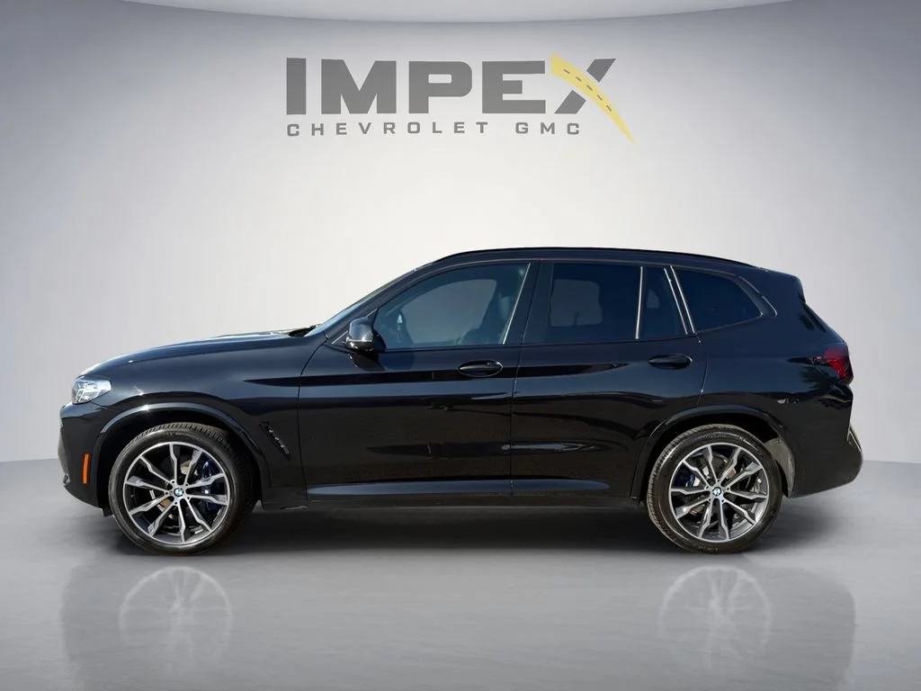 Used 2023  BMW xDrive30i image 2