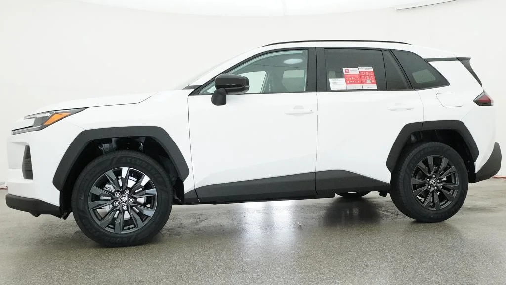 New 2026 Ice Cap Toyota XLE Premium image 4