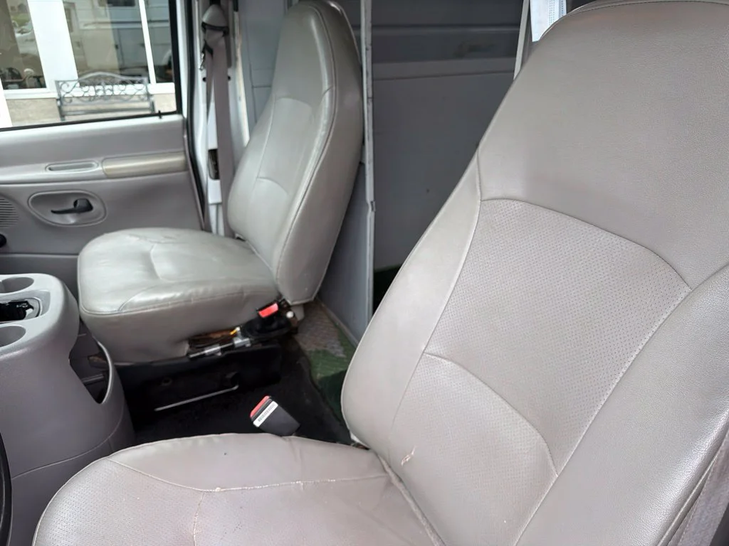 Used 2000 Oxford White Clearcoat Ford Standard image 14