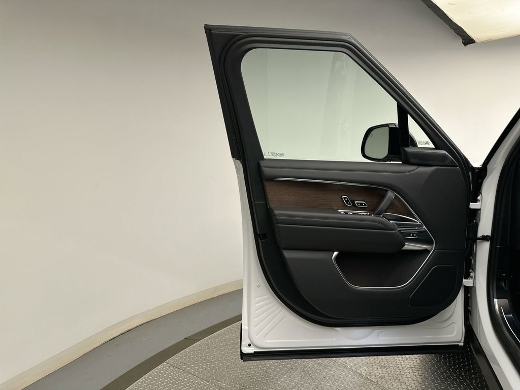 New 2027 Fuji White Land Rover SE image 9