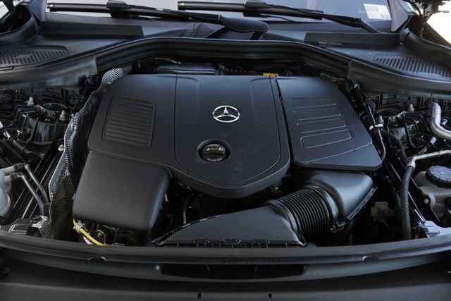New 2026 Graphite Grey Metallic Mercedes-Benz GLC 300 image 29