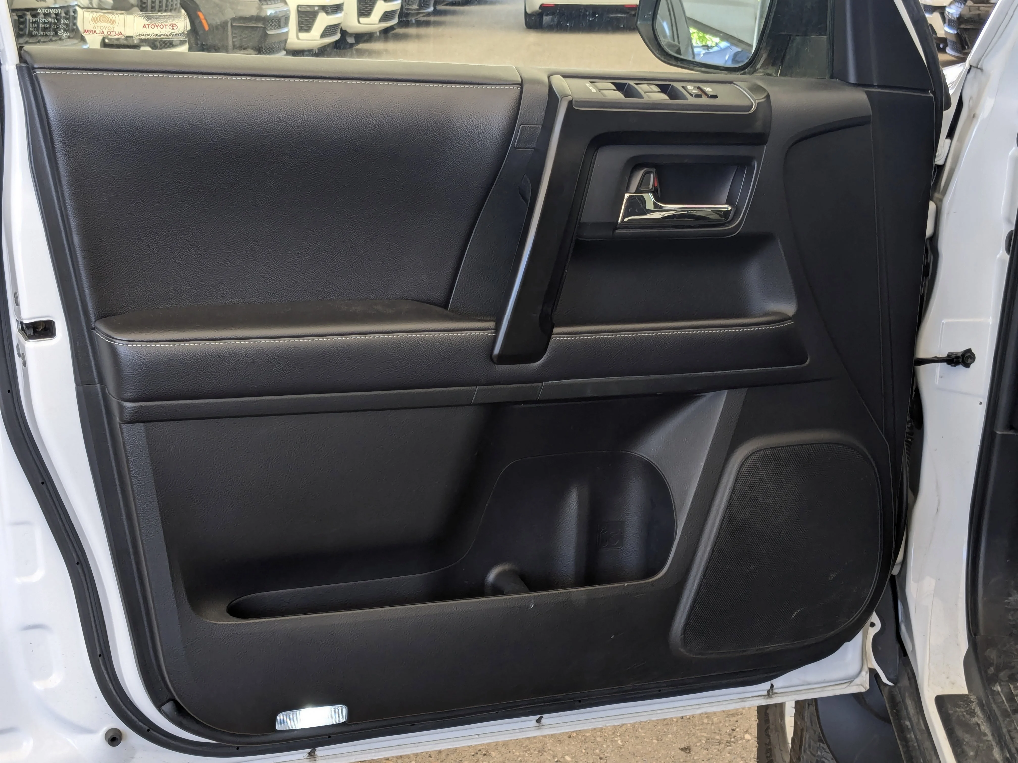 Used 2018 White Toyota 4DR SUV 4WDSR5 - Sunroof - Leather - Heated Seats & More image 11