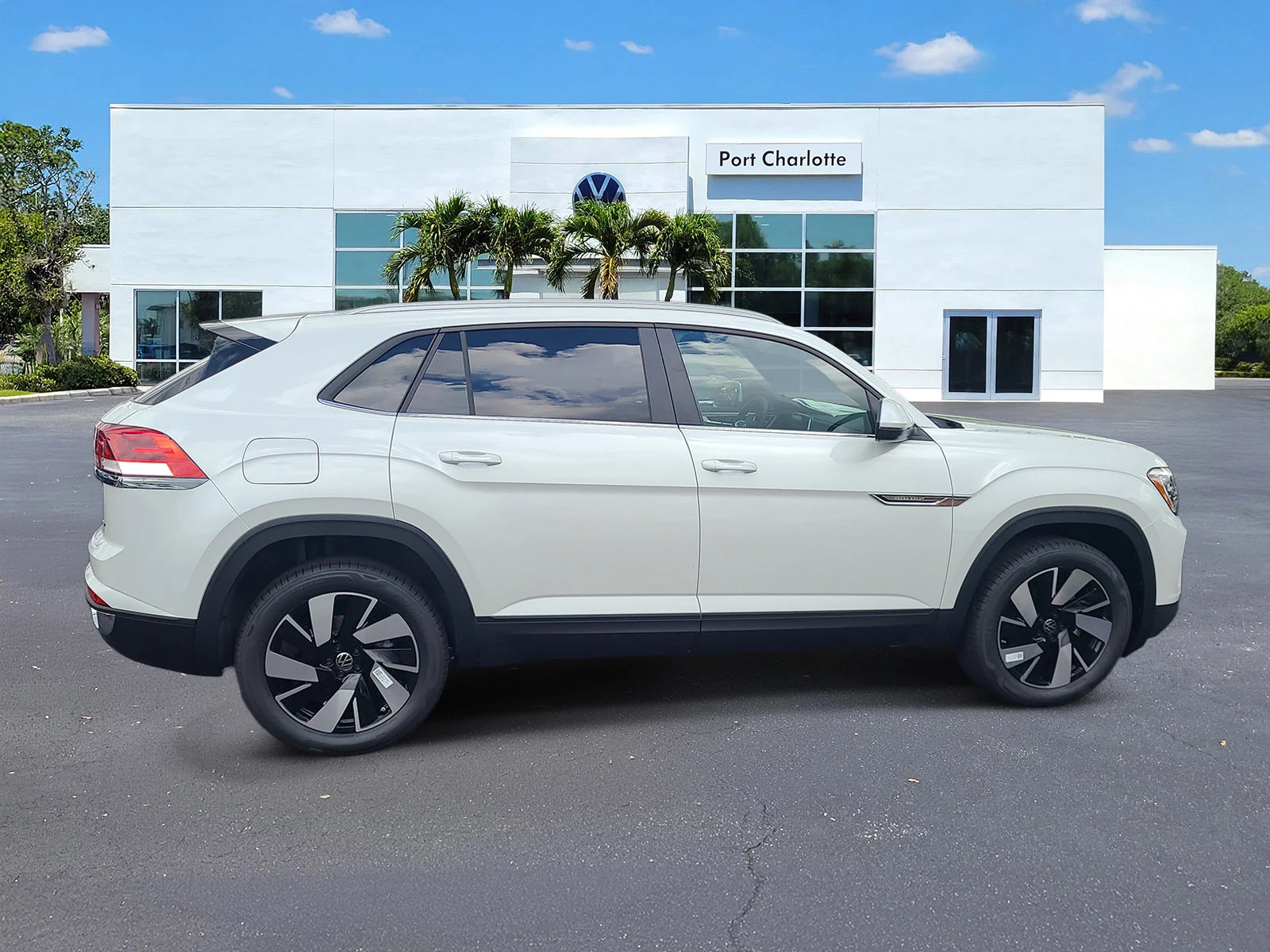 New 2026 White Volkswagen SE w/Technology image 27