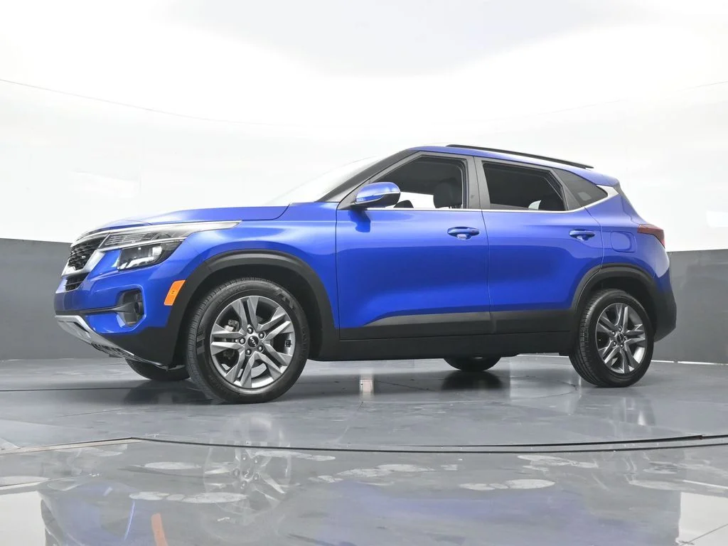 Used 2023 Neptune Blue Kia S image 51