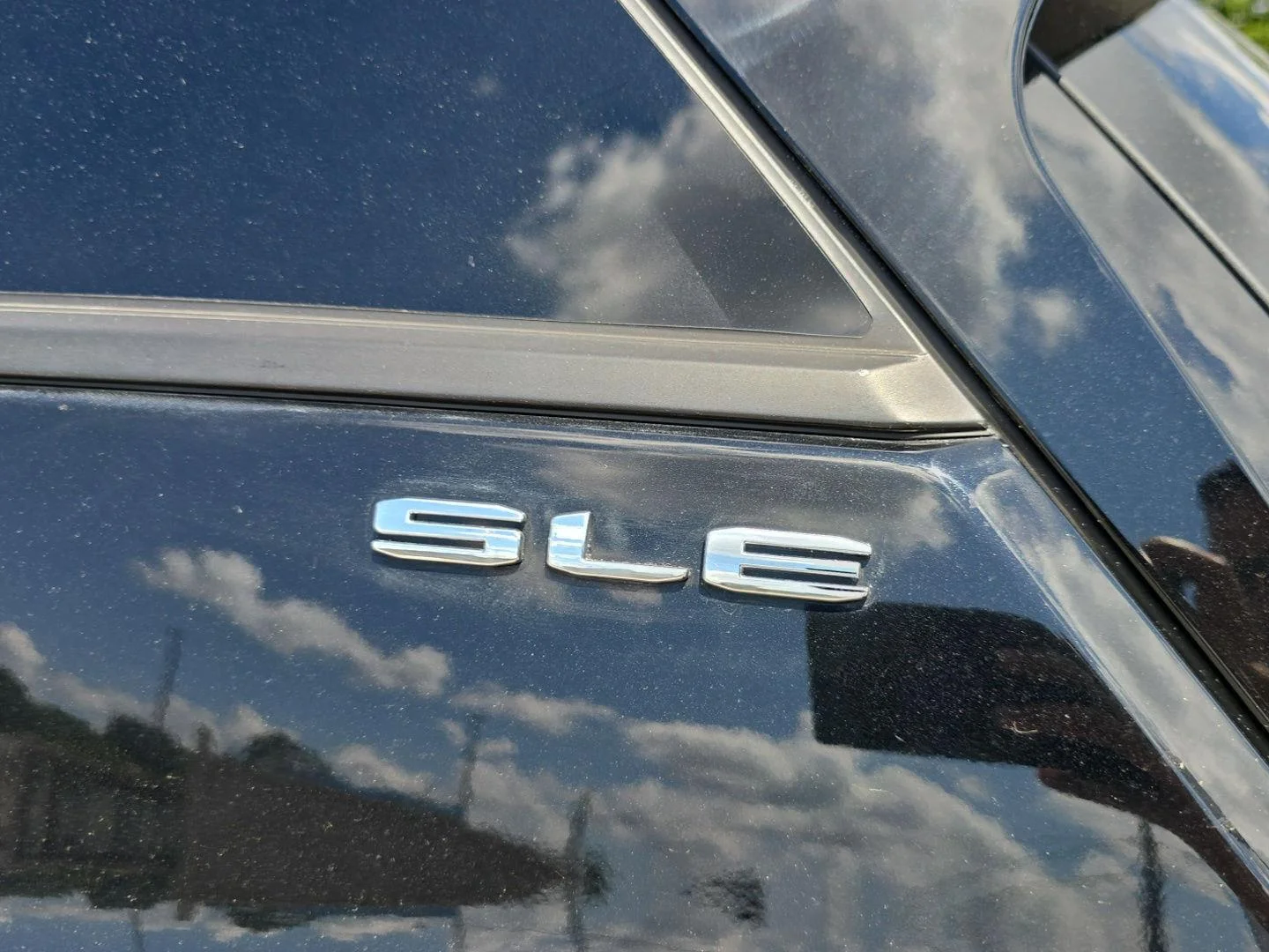 Used 2024 Ebony Twilight Metallic GMC SLE image 7