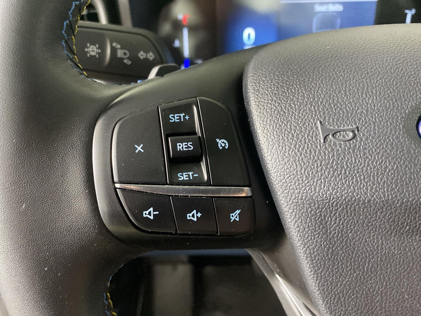 Used 2025 Oxford White Ford Lobo image 25
