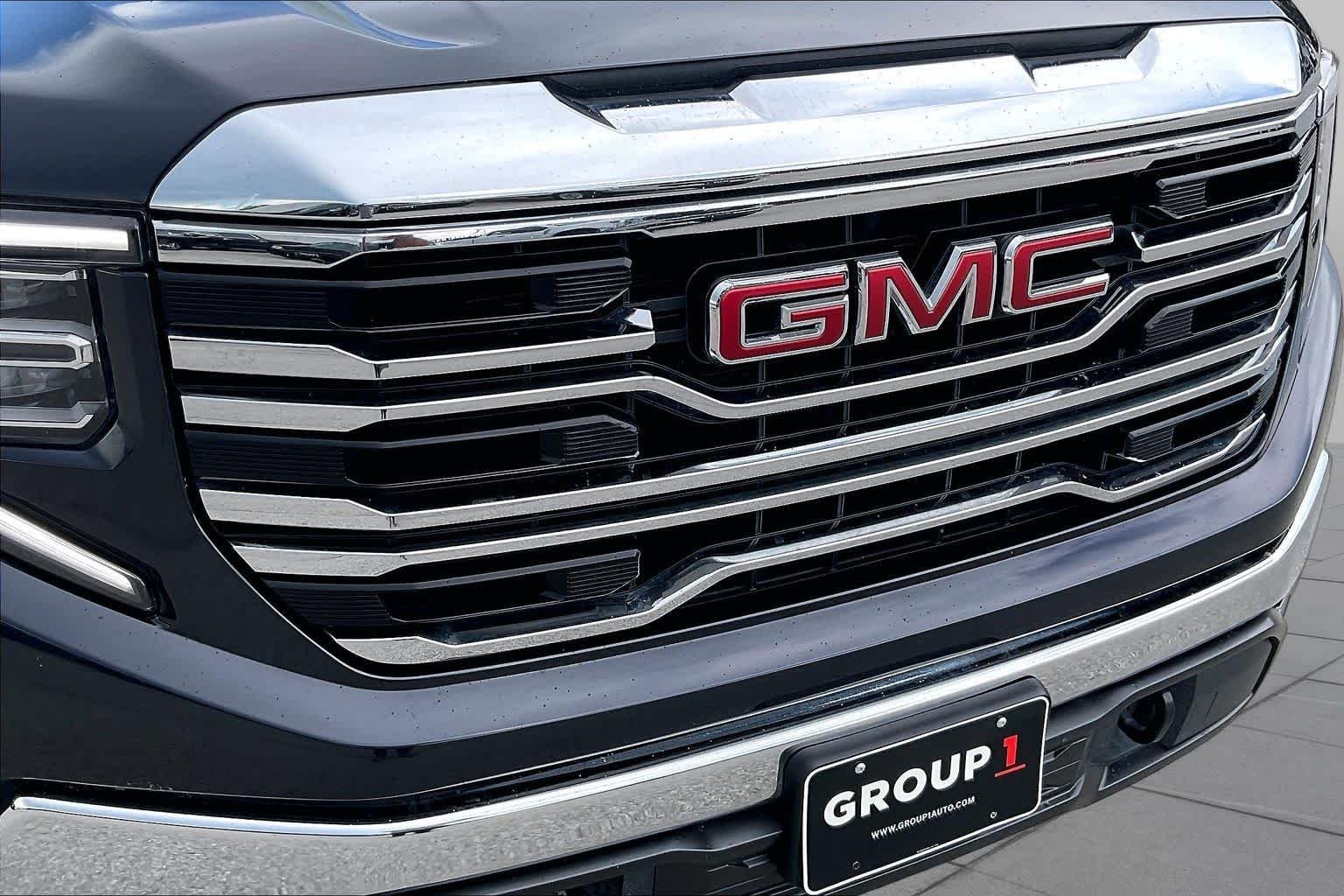 Used 2025 Titanium Rush Metallic GMC SLT image 29