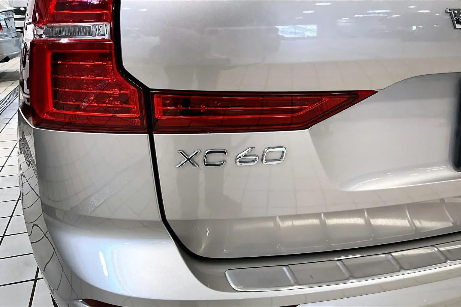 Used 2024 Bright Dusk Metallic Volvo Plus Dark Theme image 31