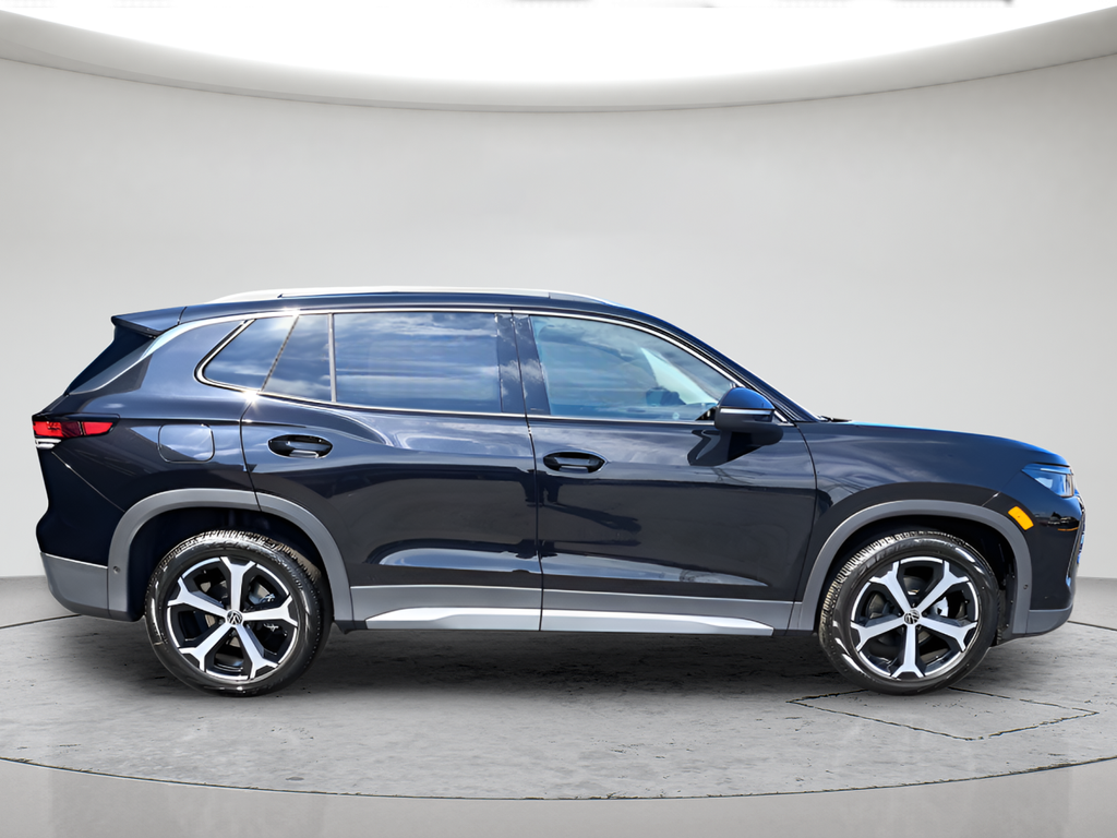2025 Volkswagen Tiguan SE - Photo 2