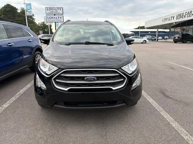 Used 2021 Black Ford SE image 2