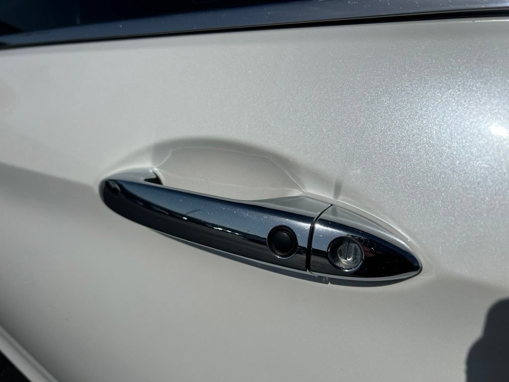Used 2017 White Honda EX-L image 13