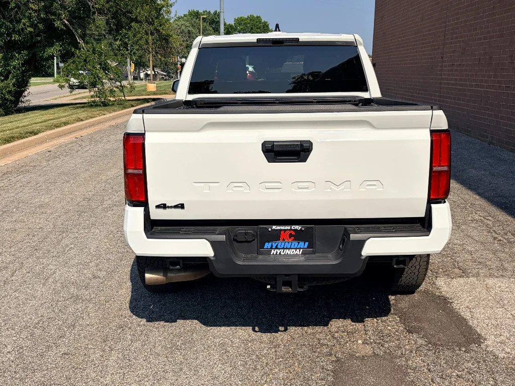 Used 2026 Ice Cap Toyota SR5 image 4