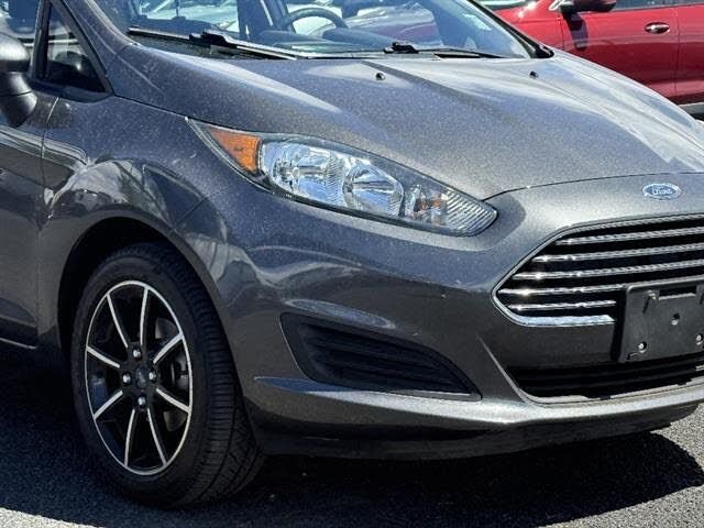 Used 2018 Gray Ford SE image 2