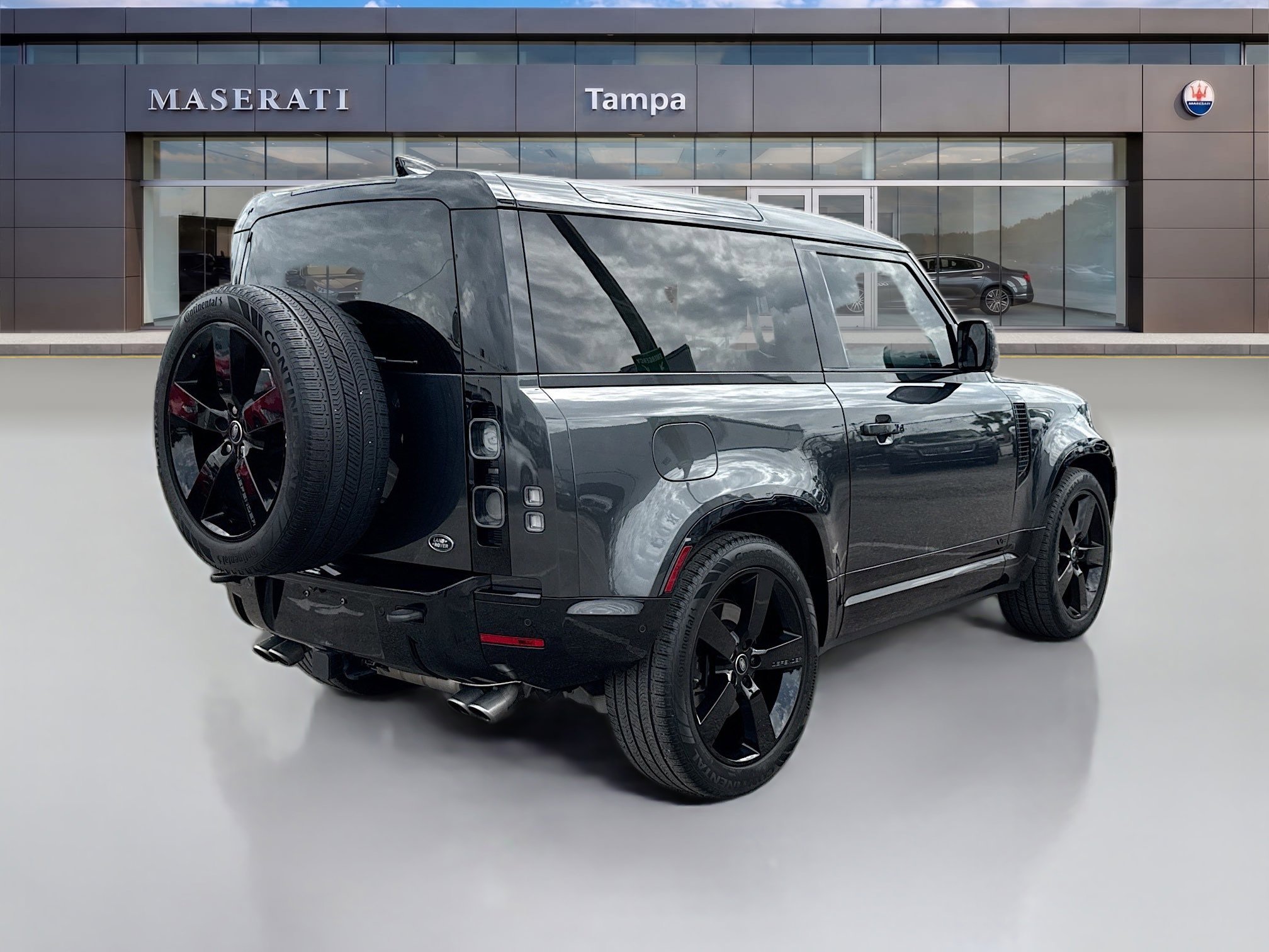 Used 2023 Carpathian Gray Premium Metallic Land Rover Carpathian Edition image 3