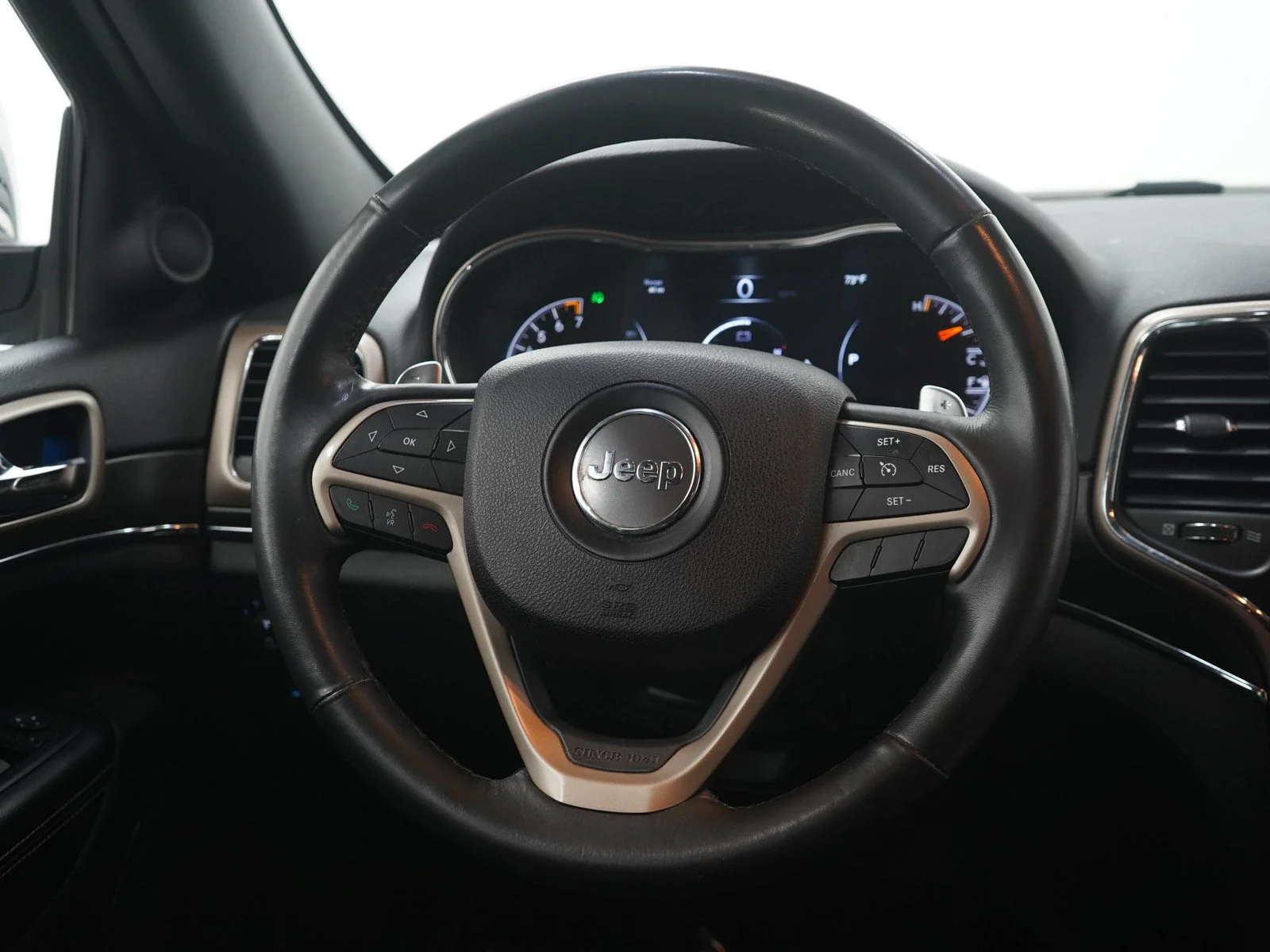 Used 2015 Brilliant Black Crystal Pearlcoat Jeep Limited image 17