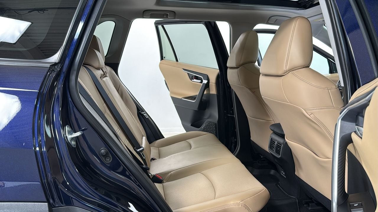 Certified Used 2025  Toyota Limited image 17