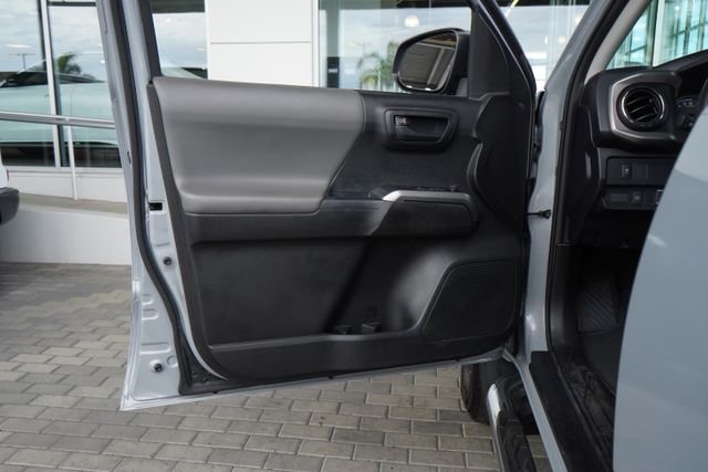 Used 2021  Toyota SR5 image 19
