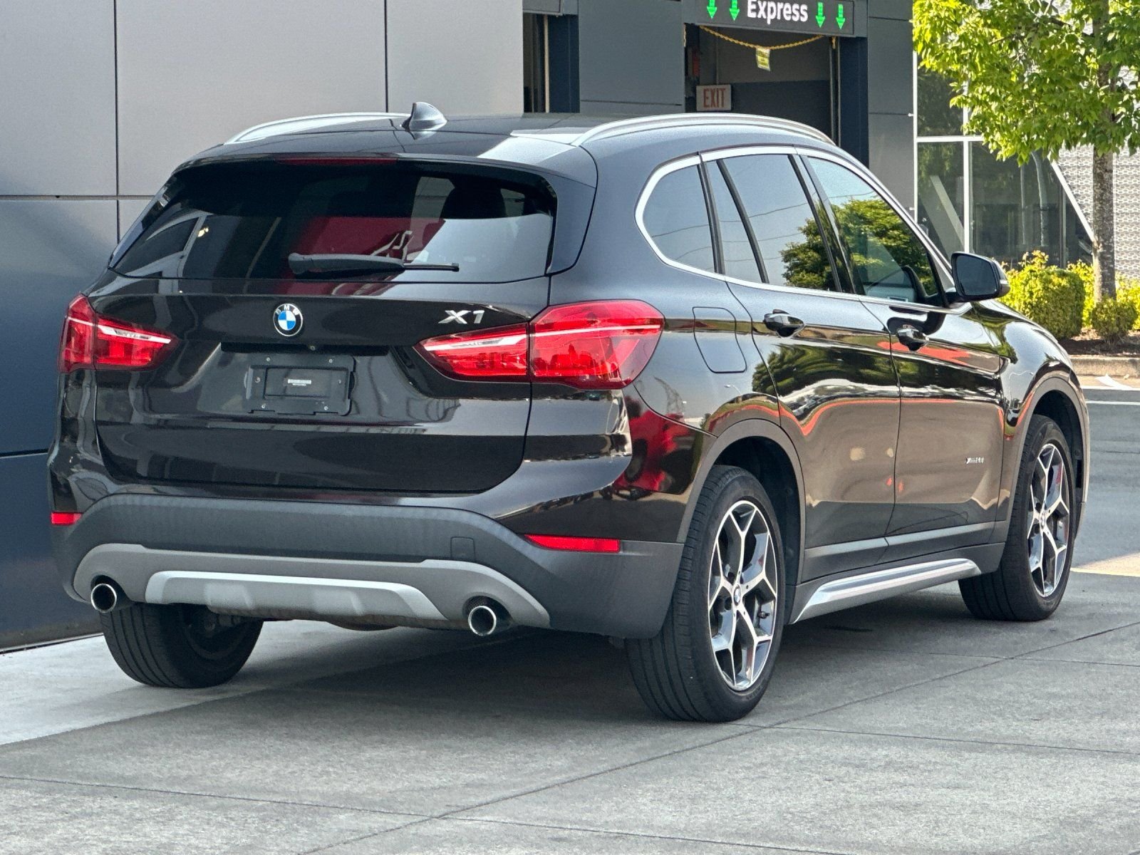 Used 2018 Brown Metallic BMW xDrive28i image 3