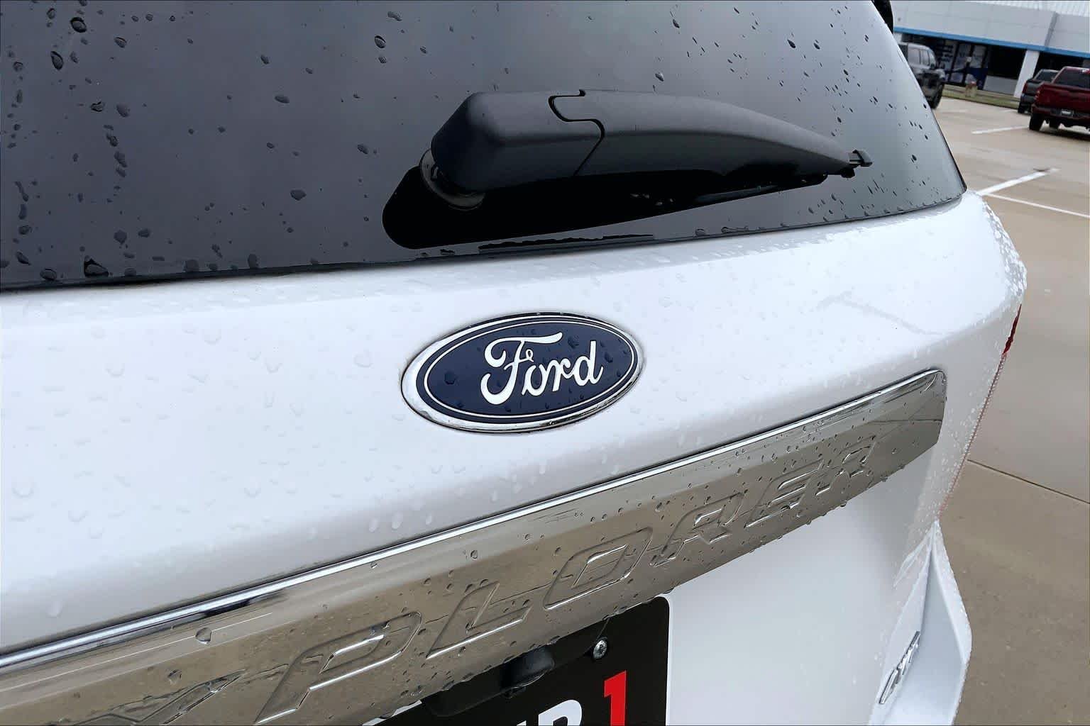Used 2021 Oxford White Ford Limited image 31