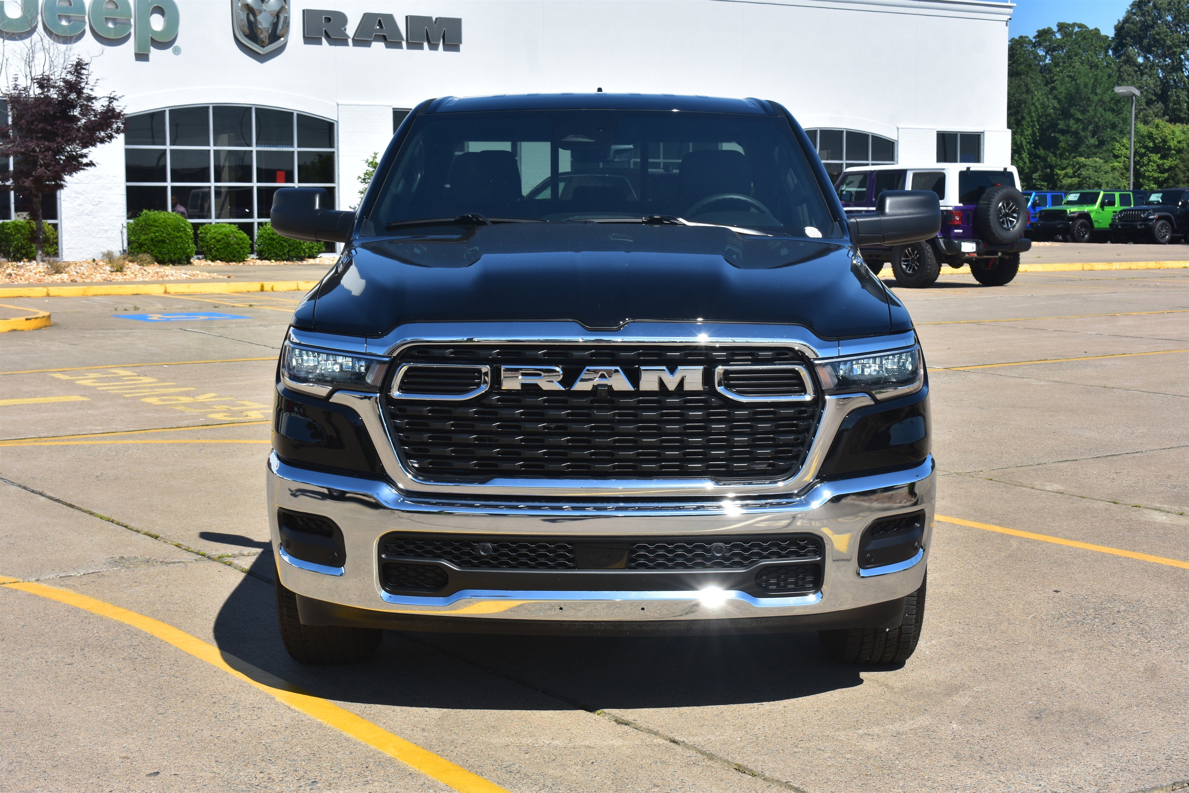 New 2026 Diamond Black Crystal Pearl-Coat Exterior Paint RAM Tradesman image 2