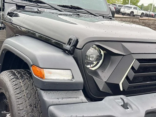 Used 2023 Black Jeep Sport S image 11