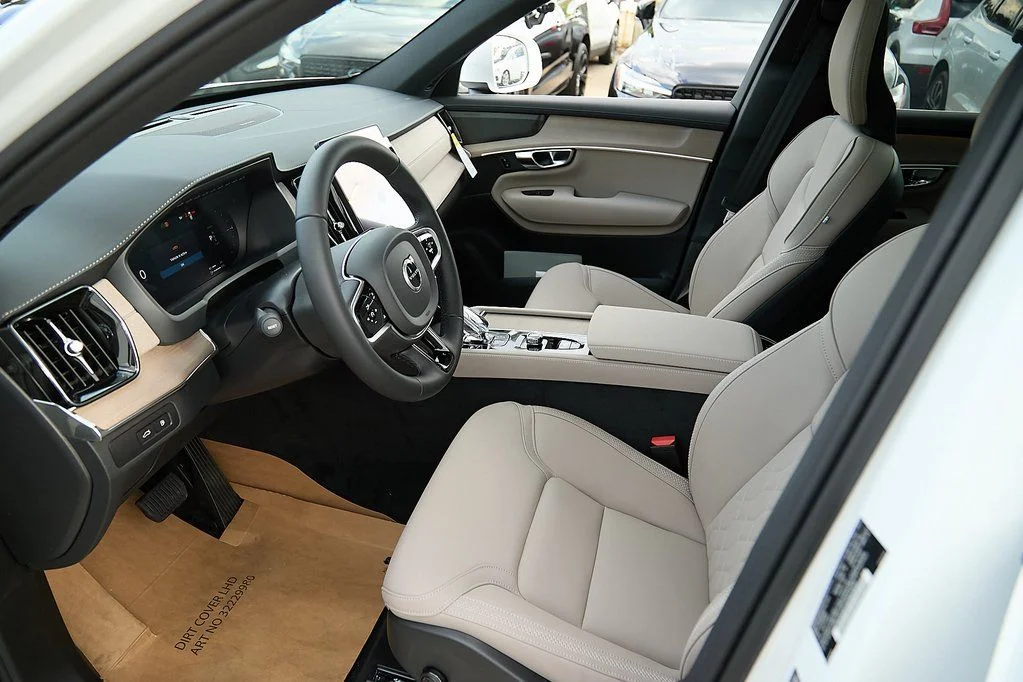 2026 Volvo XC90 Plus - Photo 16