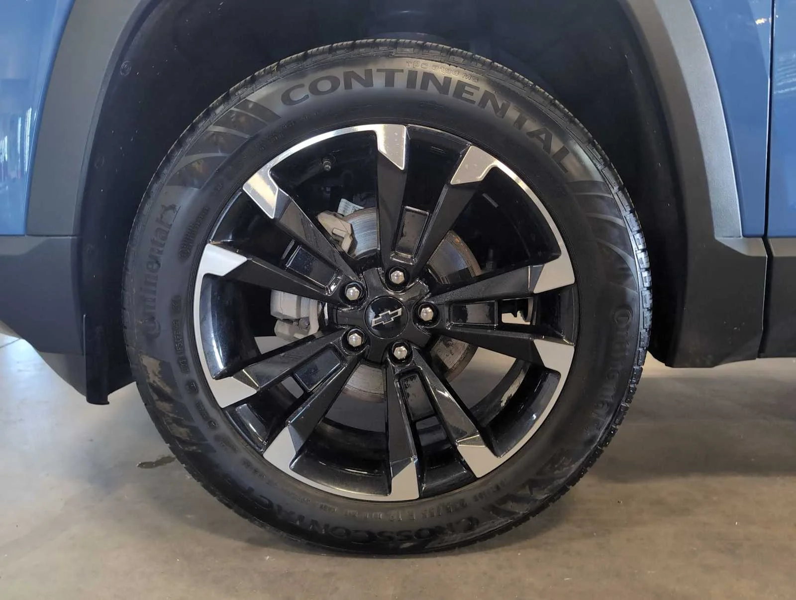 Used 2025 Reef Blue Metallic Chevrolet RS image 32