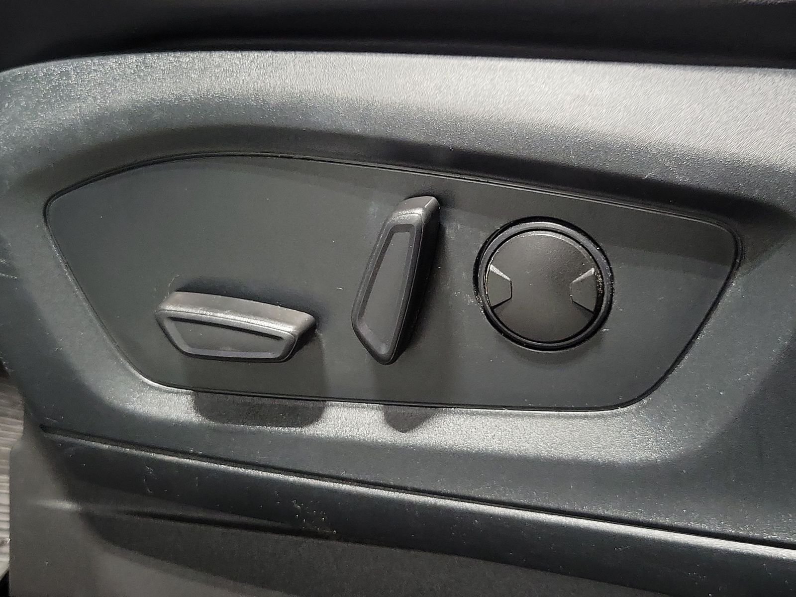 Used 2021 Silver Ford XLT image 9