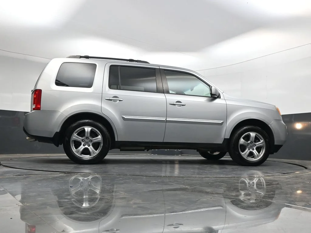 Used 2012 Polished Metal Metallic Honda EX-L image 30
