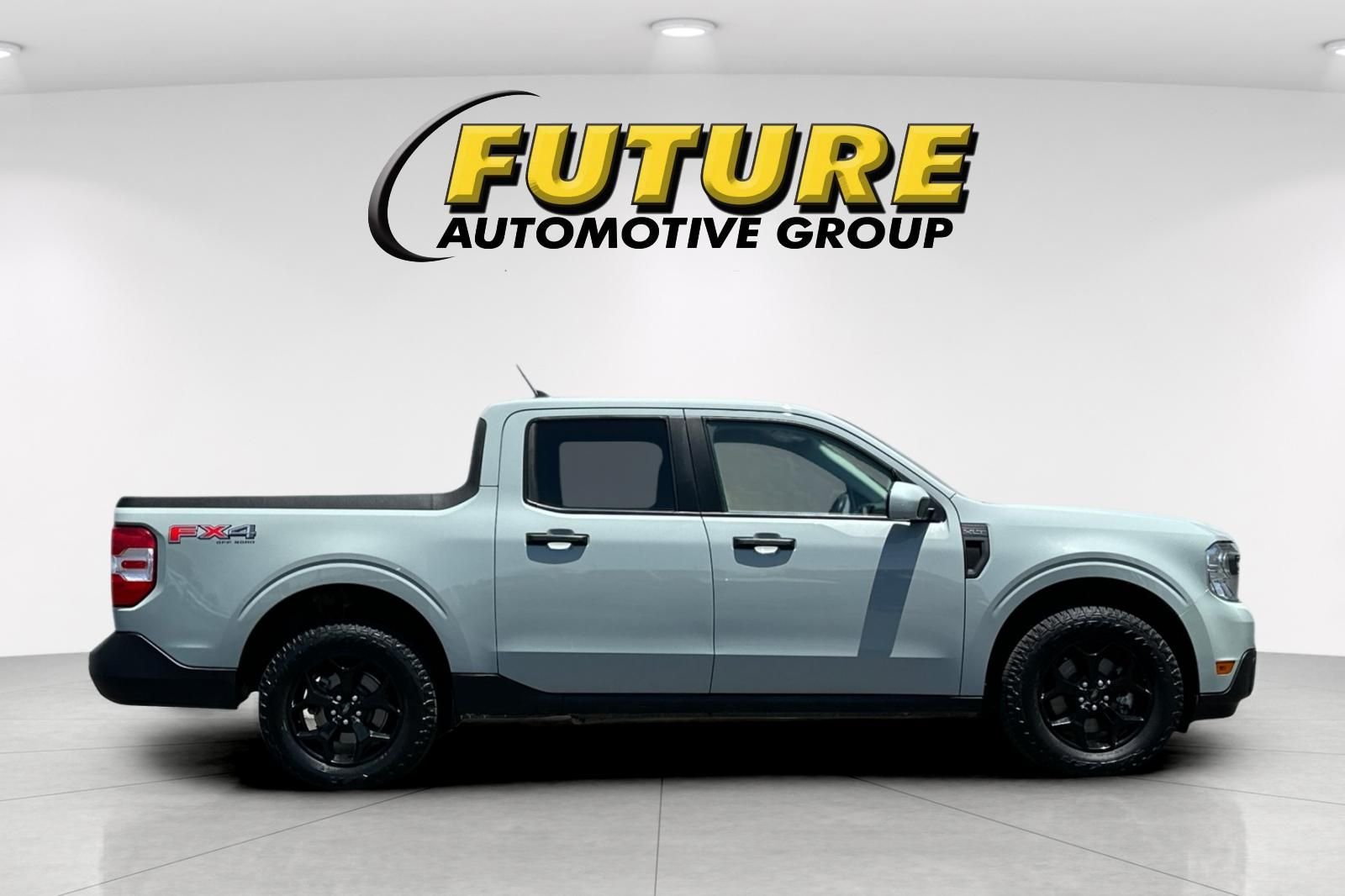 Used 2023 Green Ford XLT image 2