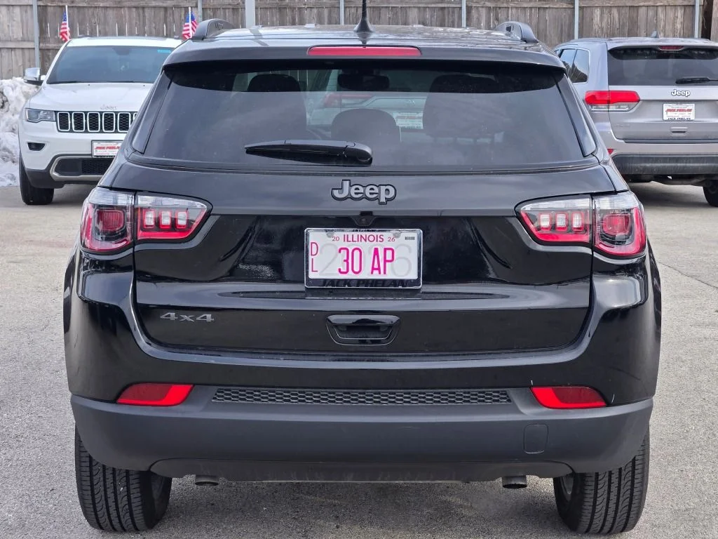 New 2026 Diamond Black Crystal Pearlcoat Jeep Latitude image 11