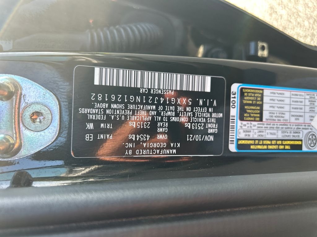 Used 2022 Black Kia LXS image 22