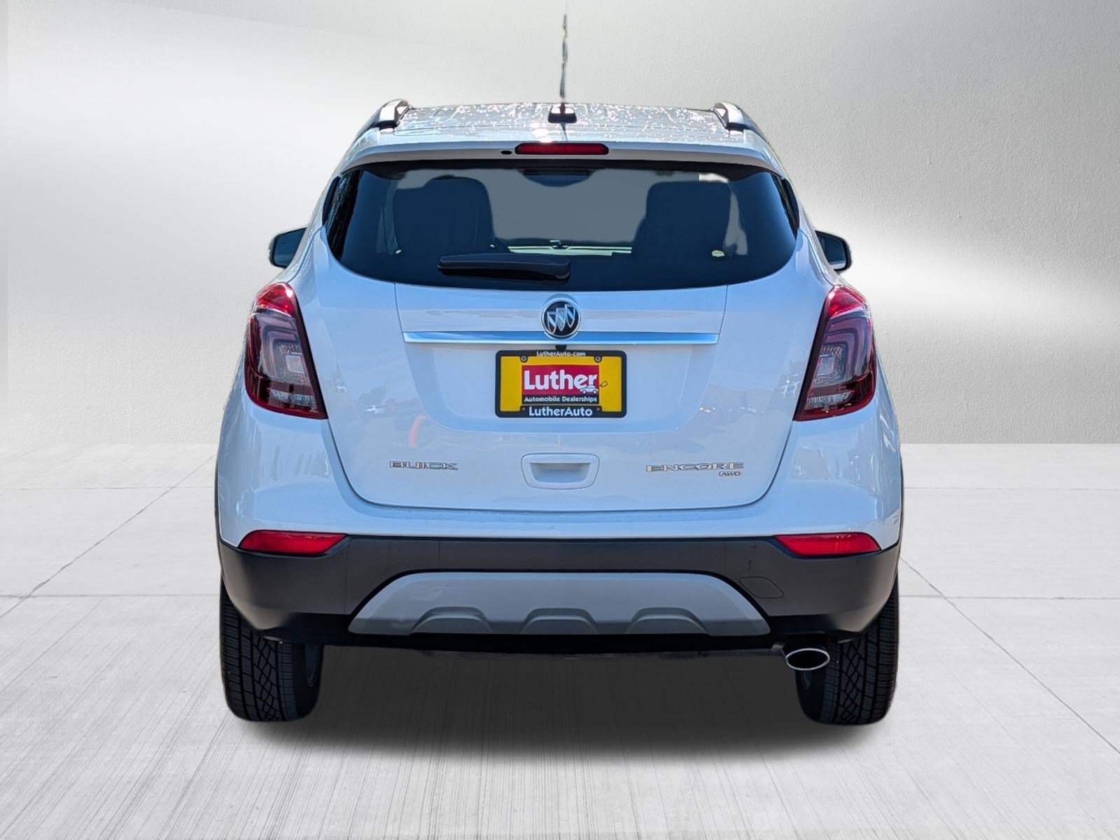 Used 2017 Summit White Buick Essence image 6