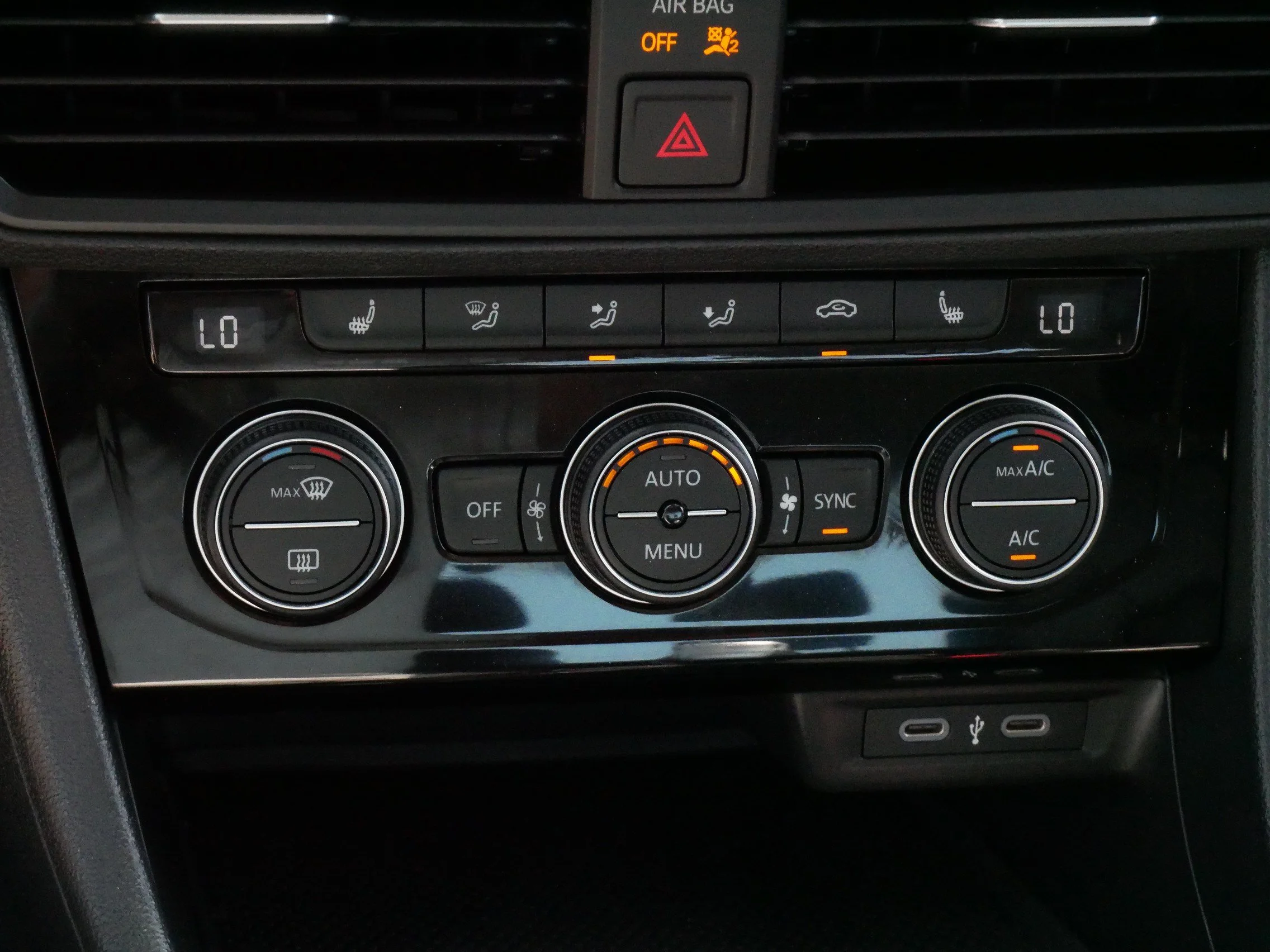 Certified Used 2023 DEEP BLACK PEARL EFFECT Volkswagen SE image 23