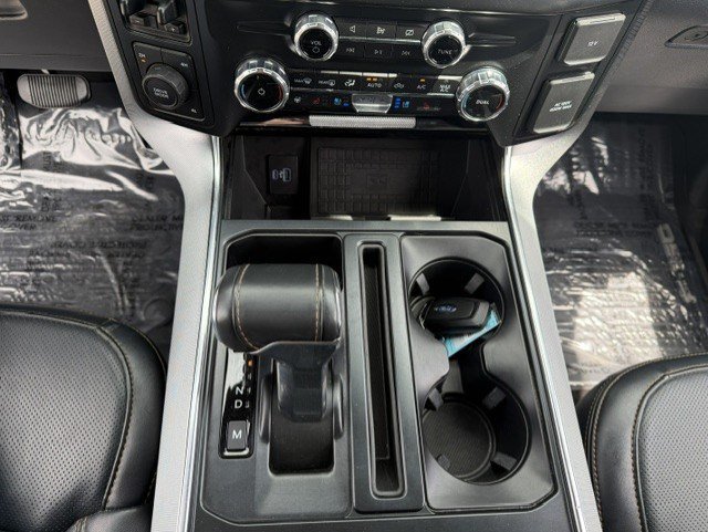 Used 2022 Black Metallic Ford Platinum image 28