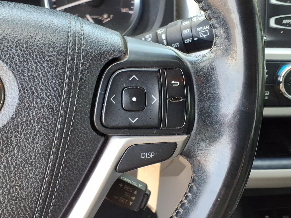 Used 2015 Blizzard Pearl Toyota LE V6 image 20