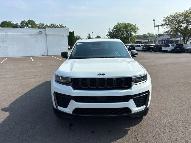 New 2026 Bright White Clear-Coat Exterior Paint Jeep Altitude image 10