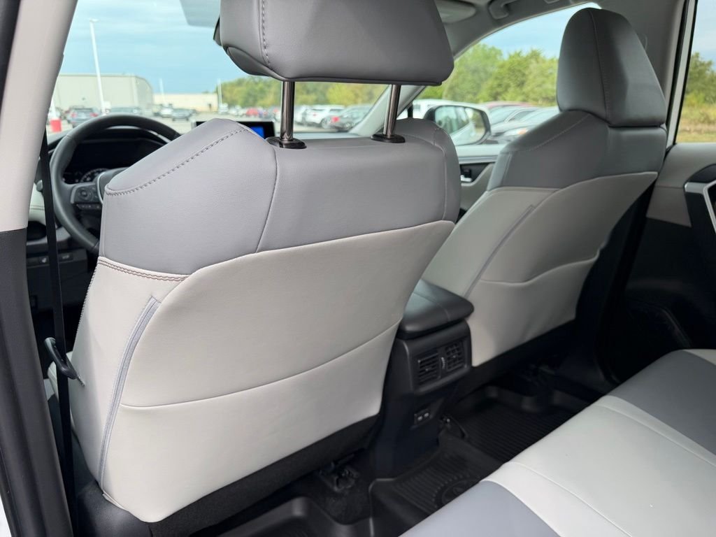 Used 2025 Beige Toyota XLE Premium image 28