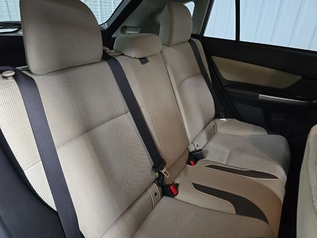 Used 2016 Blue Subaru 2.0i Premium image 16