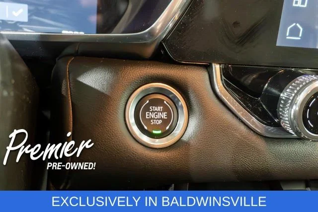 Used 2025 Summit White GMC Elevation image 21