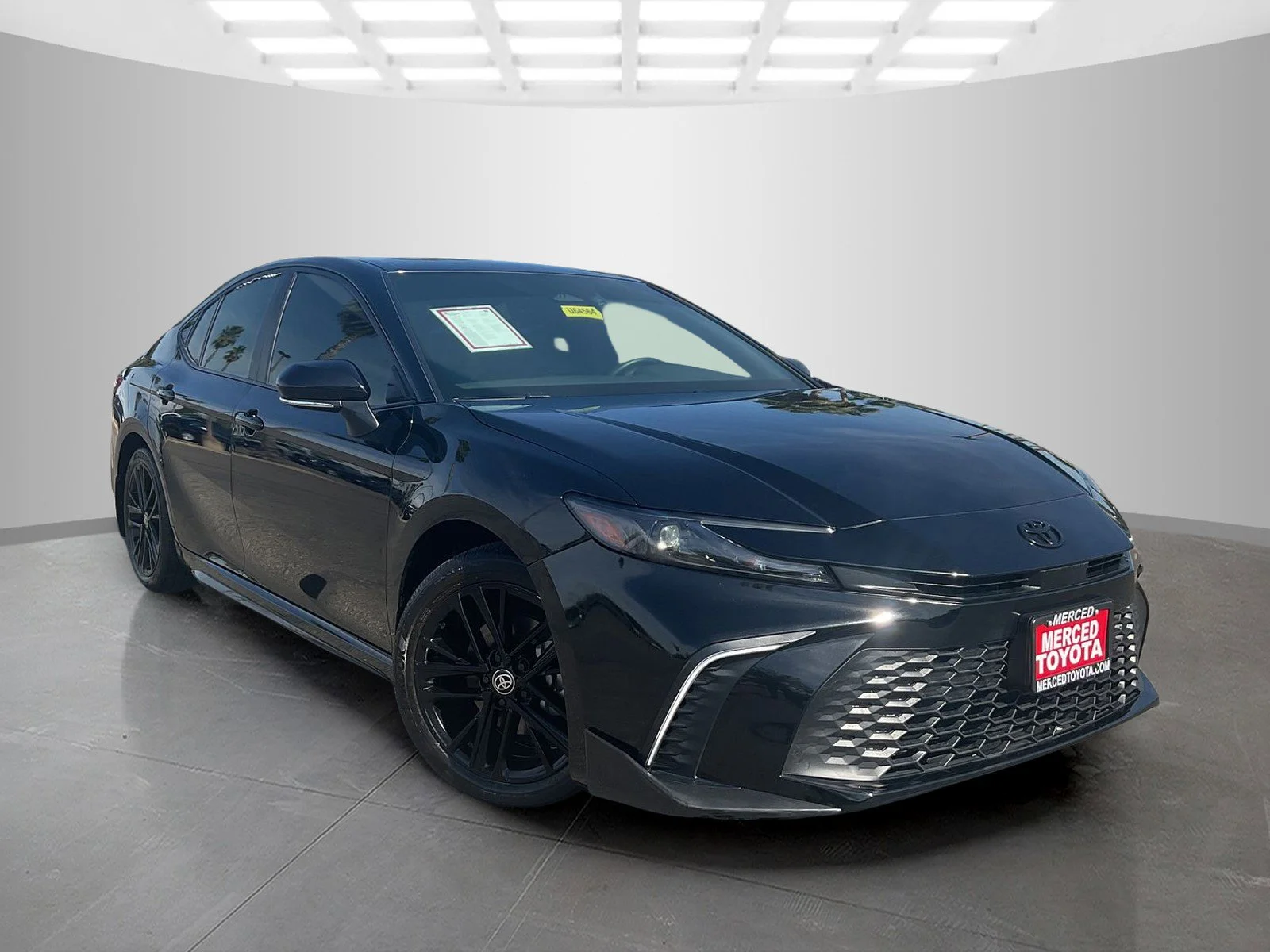2025 Toyota Camry SE - Photo 7