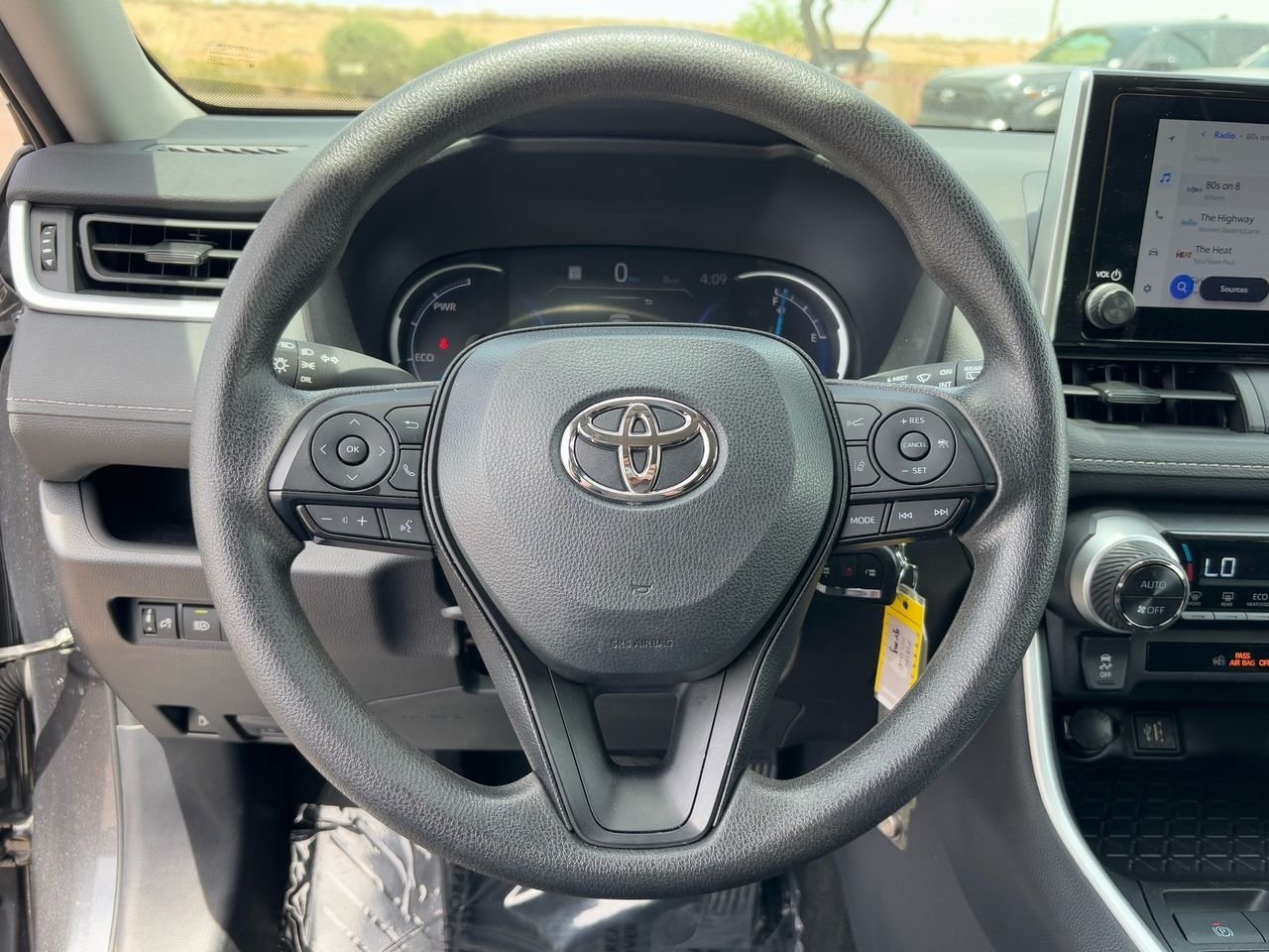 2025 Toyota RAV4 LE - Photo 18