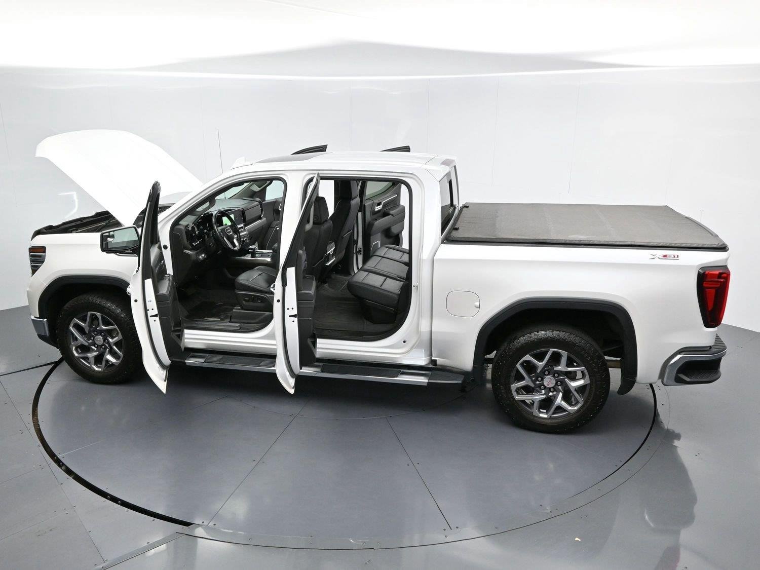Used 2023 White Frost Tricoat GMC SLT image 42