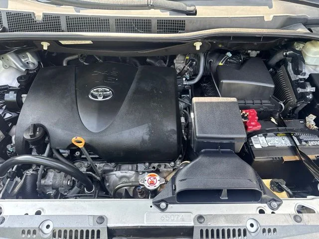 Used 2019 Silver Toyota XLE image 19