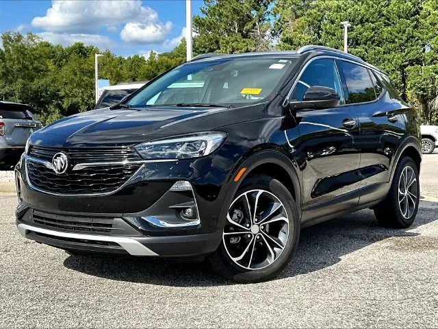 Used 2022 Black Buick Essence image 3