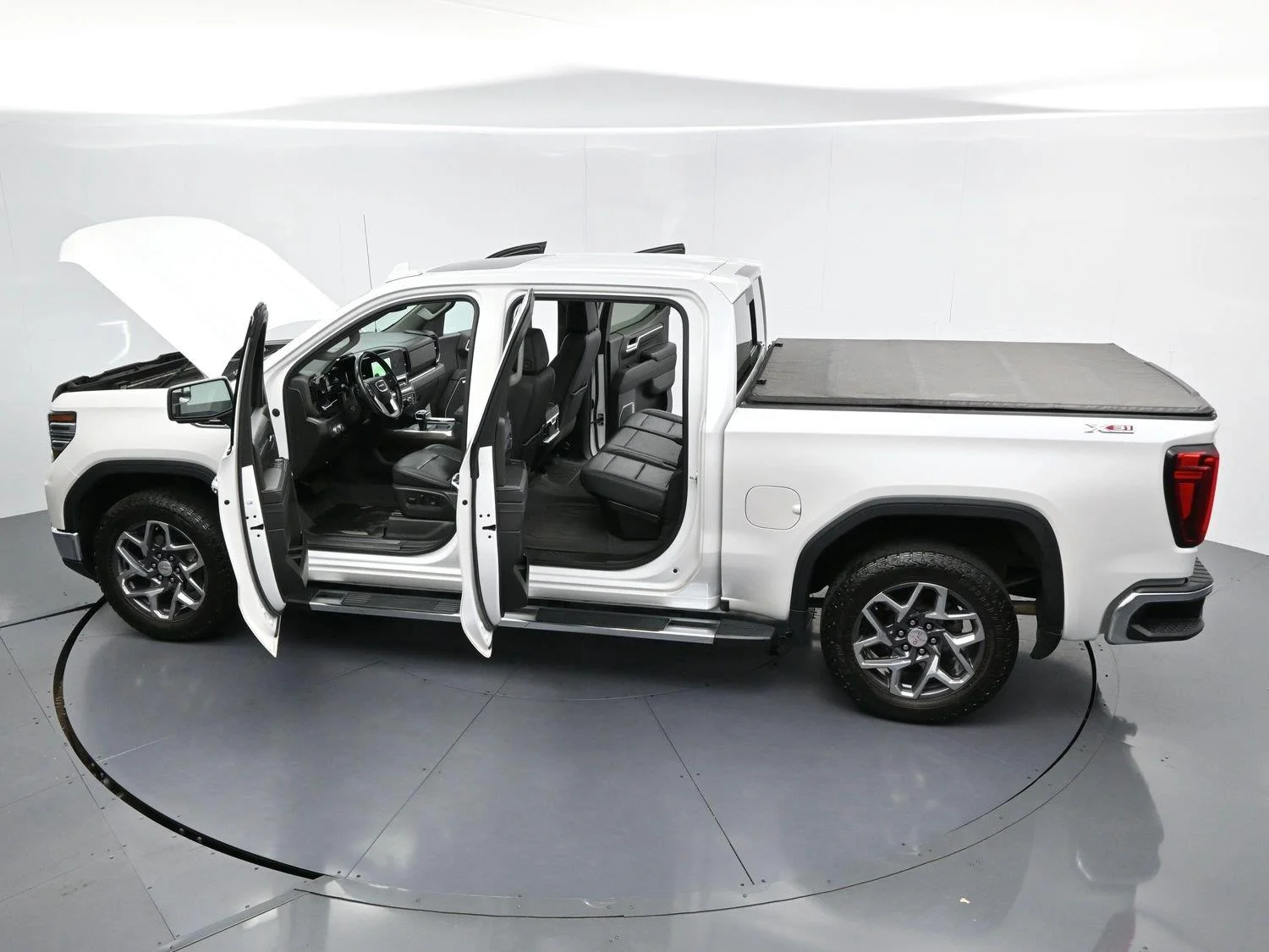 Used 2023 White Frost Tricoat GMC SLT image 42